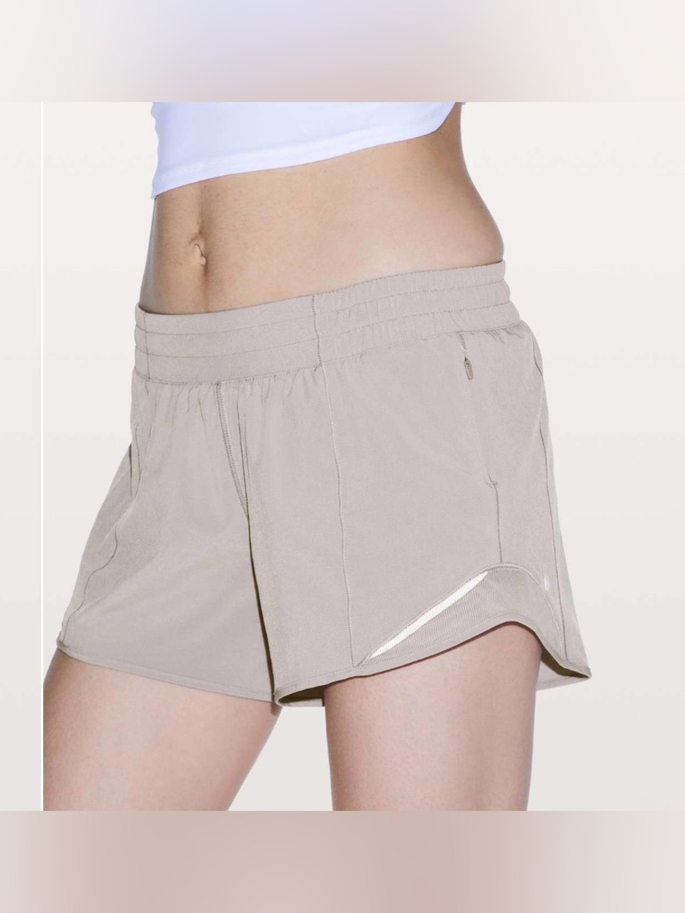 Lululemon Hotty Hot Short II Long 4” Chrome Light Gray Beige Lined Sz 18 W7AGTT